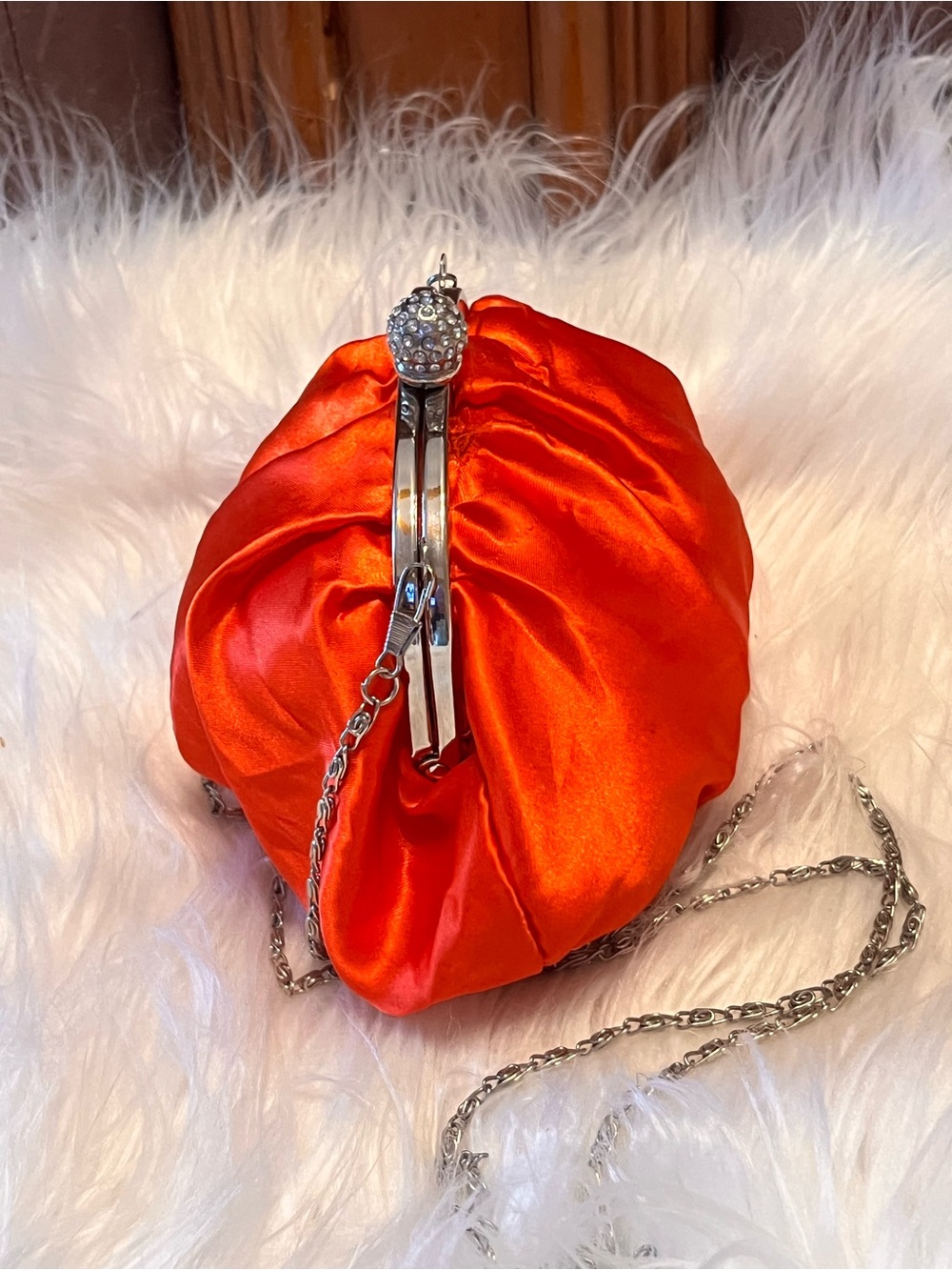 NWOT Kissluck Elegant Red Satin Evening Clutch with Chain Strap - Picture 6 of 10